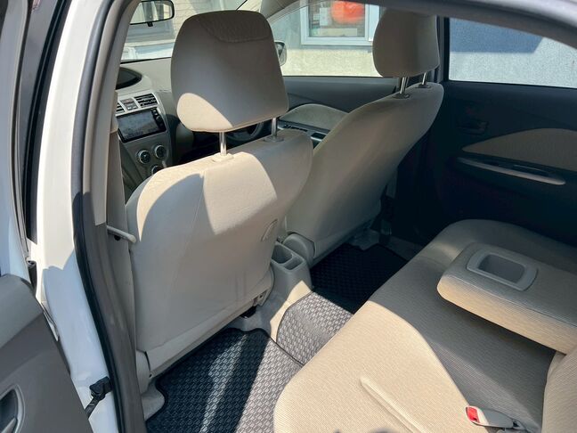 LINEで簡単仮審査が可能です。まずはお友達追加からお願いいたします。