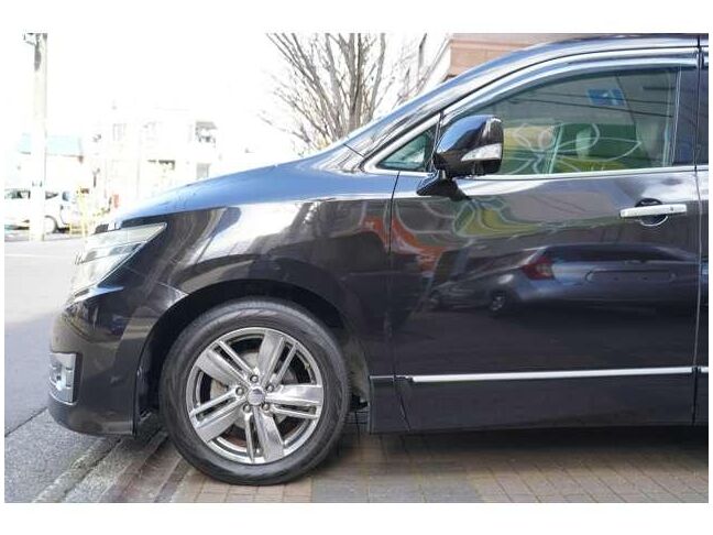 大きく目立つ傷もなく綺麗な状態です。