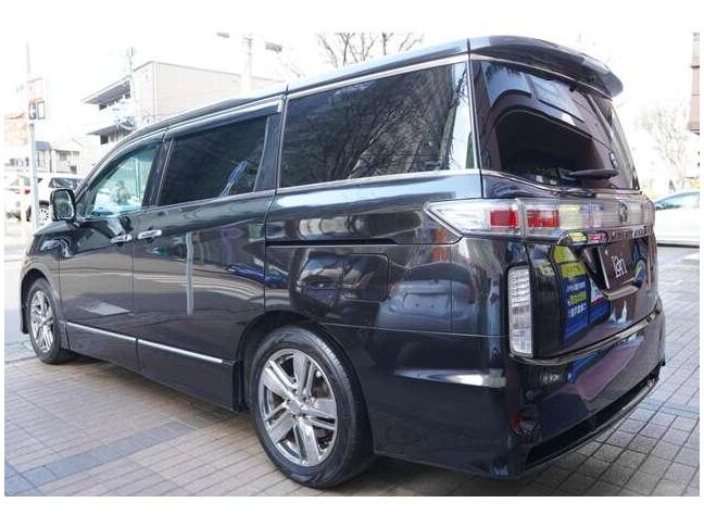 大きく目立つ傷もなく綺麗な状態です。