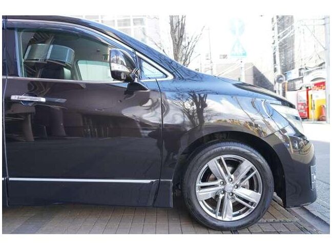 大きく目立つ傷もなく綺麗な状態です。