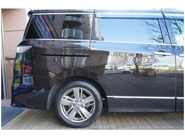 スライドドアなので乗り降りが楽に出来ます。