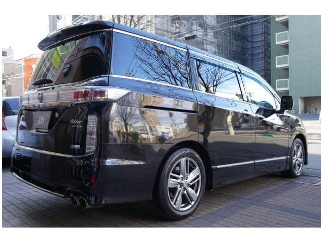 大きく目立つ傷もなく綺麗な状態です。