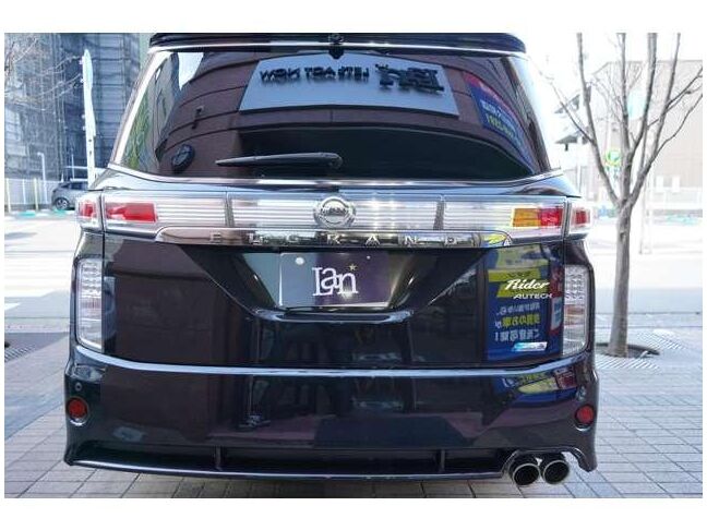 大きく目立つ傷もなく綺麗な状態です。