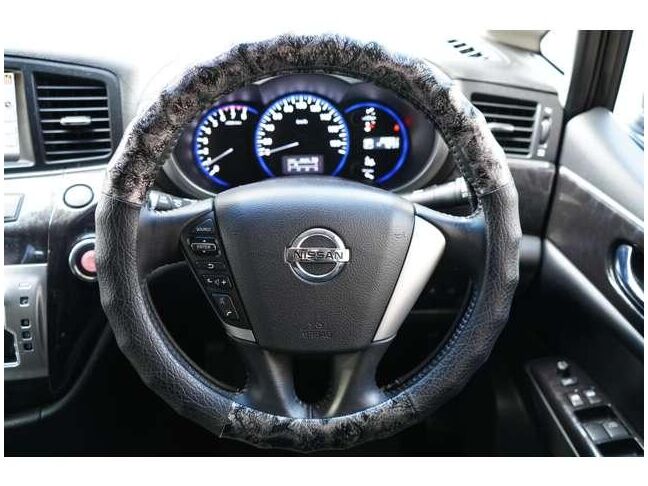 ハンドルにも操作ボタンが付いているので便利です。