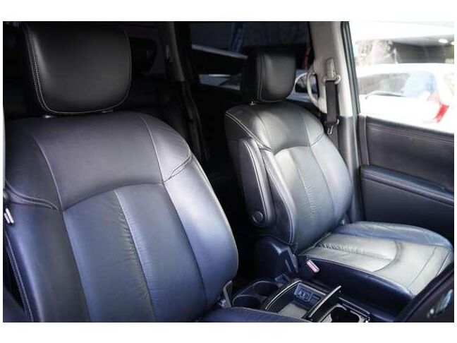 運転席は広々としており快適に運転出来ます。