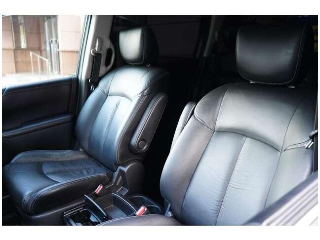 ドリンクホルダーや収納もあるので便利です。