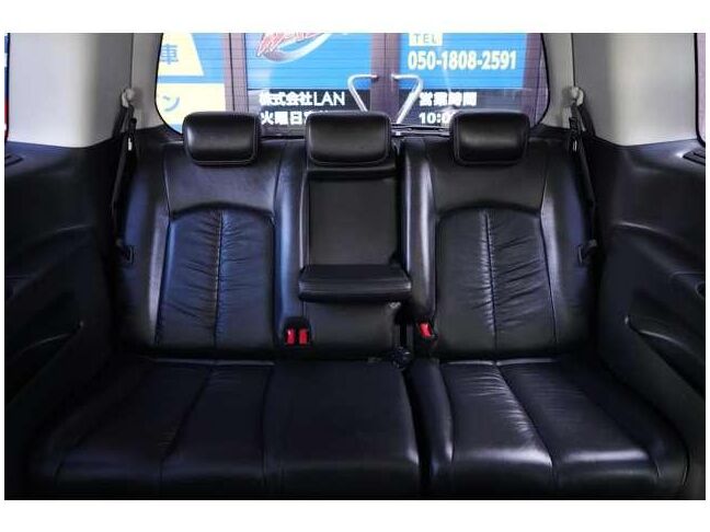 最後部座席は３人座れます！