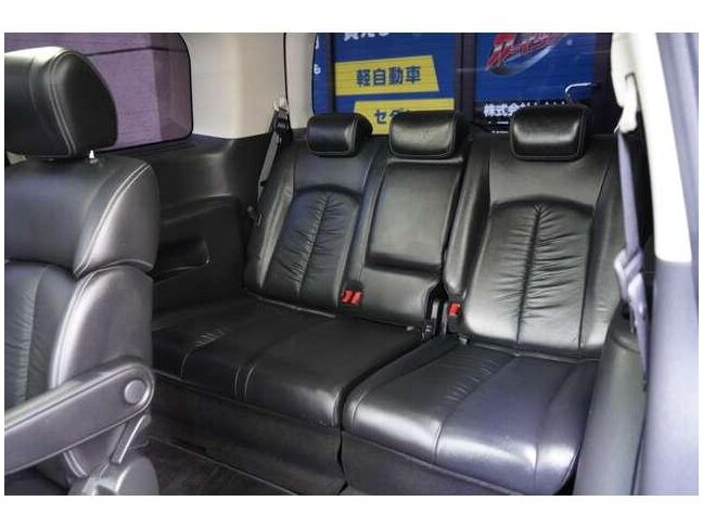 最後部座席は３人座れます！