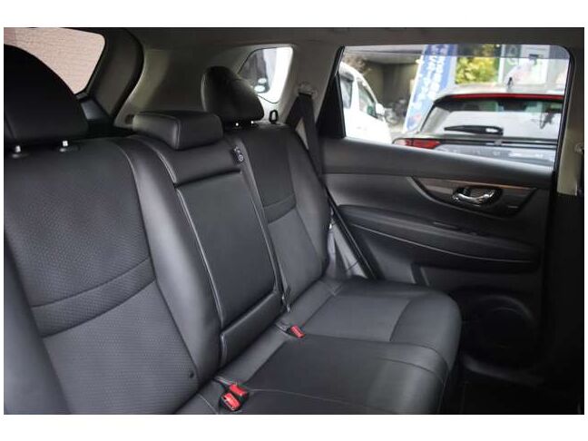 運転席は広々としており快適です！