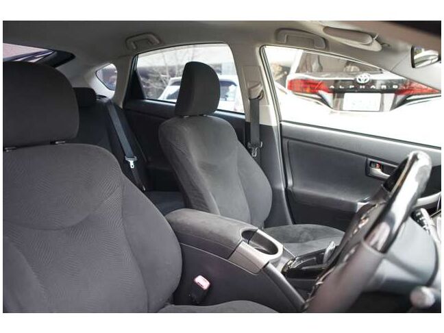 運転席は広々としており快適に運転できます！