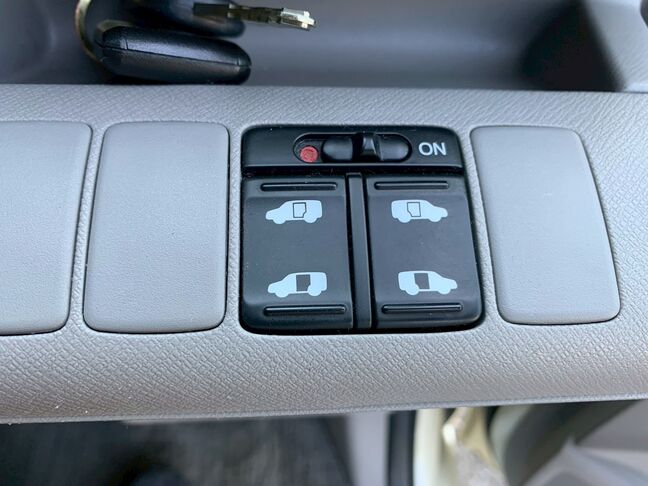 【お車探し】お客様のご要望に応じて、仕入れのプロがお客様と一緒にご希望のお車をお探しさせて頂くサービスをご提供しています。ご遠慮なくお申し出ください。