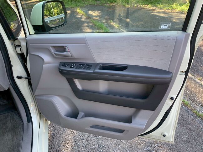 【友達追加の方法②】車両画像の2枚目のQRコードをLINEで読み込んで友達追加できます。