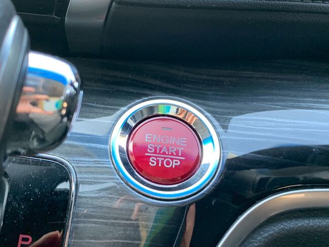 【友達追加の方法①】LINEで「@391tycna」を検索して友達追加できます。