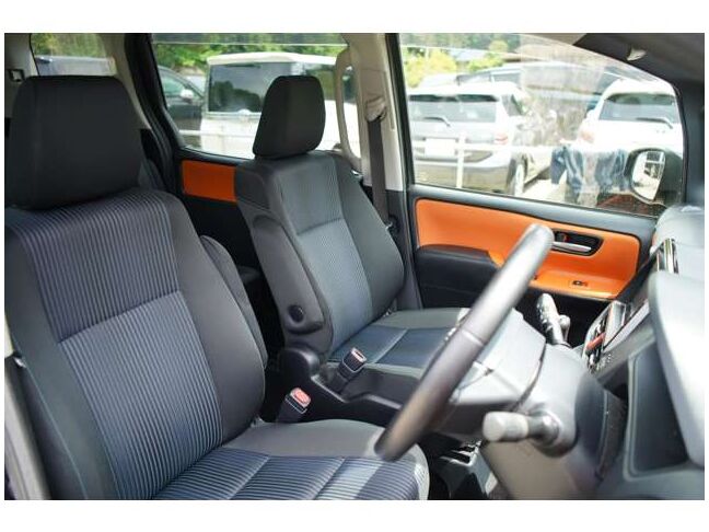 運転席は広々としており快適です！