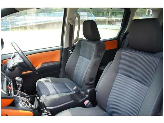 運転席は広々としており快適です！