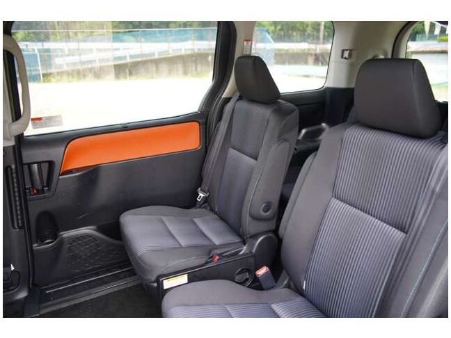 後部座席も広々としています！