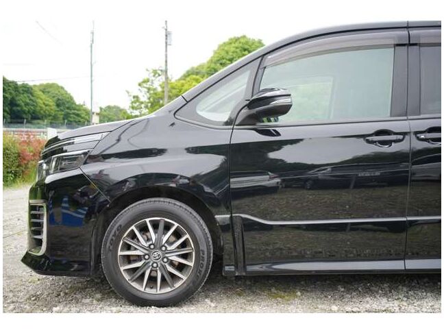 目立つ傷もなく綺麗な状態です。