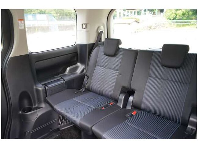 最後部座席でも快適です。