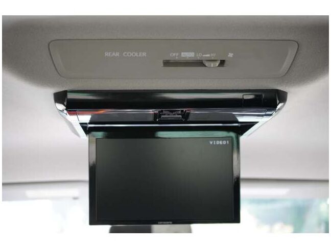 後部座席にもモニターが付いてます