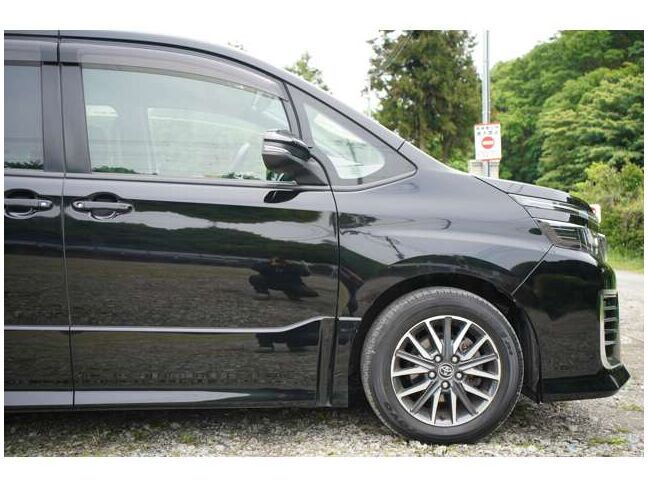 目立つ傷もなく綺麗な状態です。