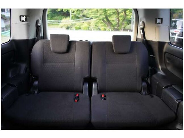 後部座席も広く快適です。