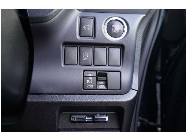 スライド式自動ドアです。