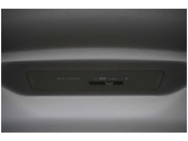 後部座席もエアコン付きです。