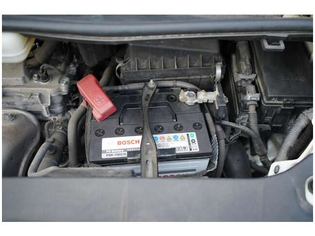 エンジンルーム内も清掃されています。