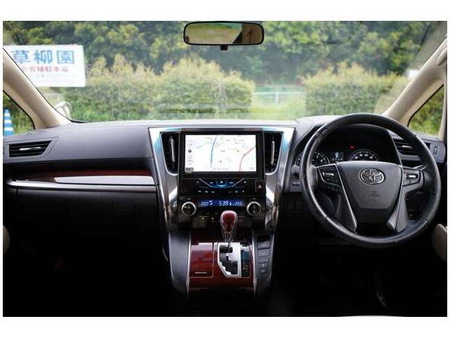 車内も広くおしゃれな内装です！