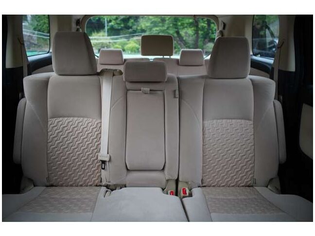 後部座席も広々として快適です。