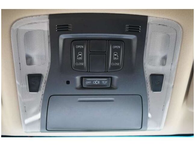 自動スライド式ドアです！