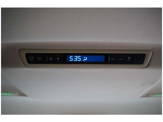 後部座席もエアコン付きで快適です。