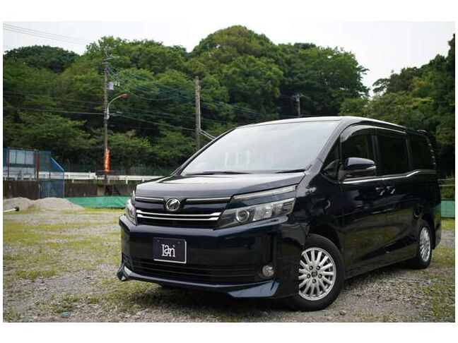 深緑色で他車とあまりかぶらないデザイン、目立つ傷も少なく綺麗な状態です！