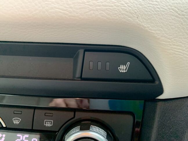【お車探し】お客様のご要望に応じて、仕入れのプロがお客様と一緒にご希望のお車をお探しさせて頂くサービスをご提供しています。ご遠慮なくお申し出ください。