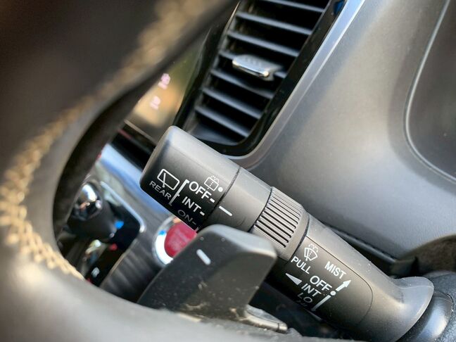 【お車探し】お客様のご要望に応じて、仕入れのプロがお客様と一緒にご希望のお車をお探しさせて頂くサービスをご提供しています。ご遠慮なくお申し出ください。