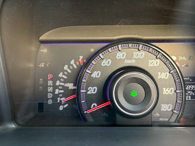 地方（市外・道外）の方は、別途陸送費用と名義変更費用、車庫証明費用が掛かります。詳しくは担当金澤まで。