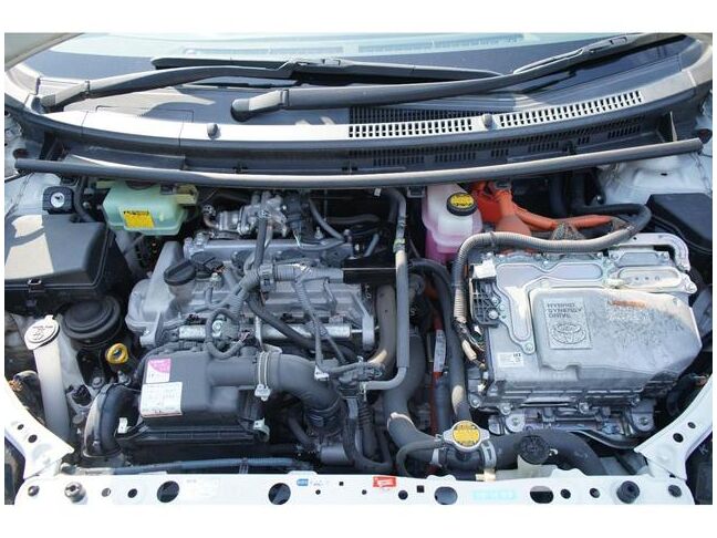 約５万キロの低走行車の為綺麗なエンジンルームになります！