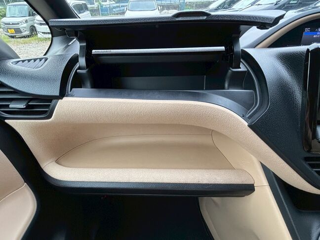 ベージュがワンポイントのオシャレな内装！