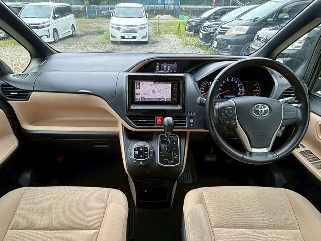 ベージュがワンポイントのオシャレな内装！