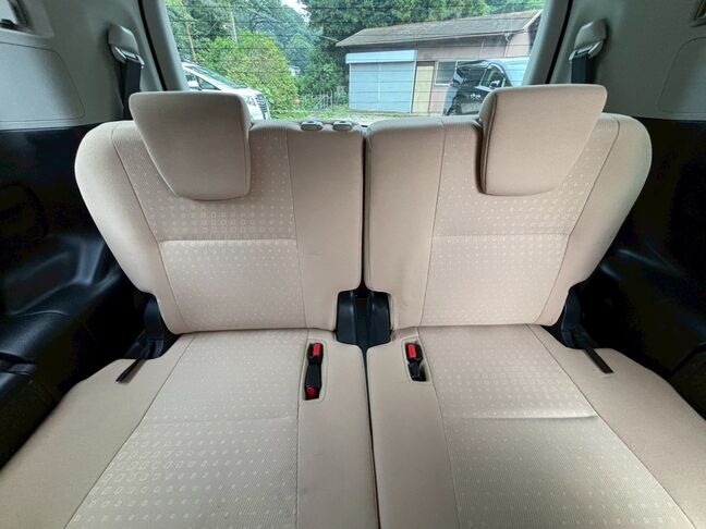 3列目シートもあるので大人数での移動も可能！