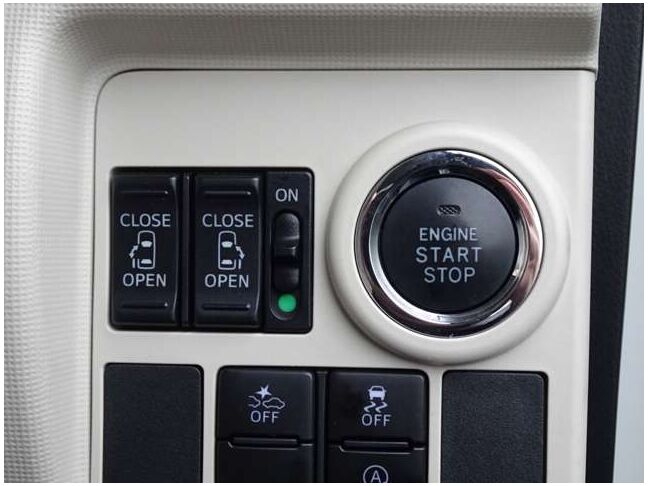 【両側電動スライドドア】ボタンを押すだけでスライドドアの開閉が可能。もちろんキーからの操作も可能。お子様を抱いている時・両手いっぱいの荷物を持ってる時など非常に役立ちます