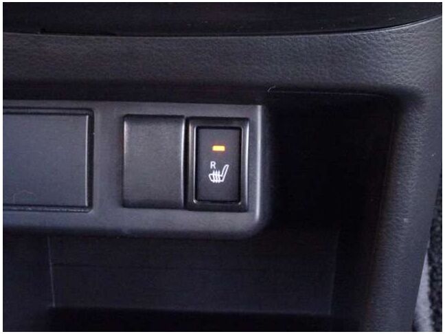 【シートヒーター】冬場は暖かくシートを使用できます。ぜひ欲しい装備ですね