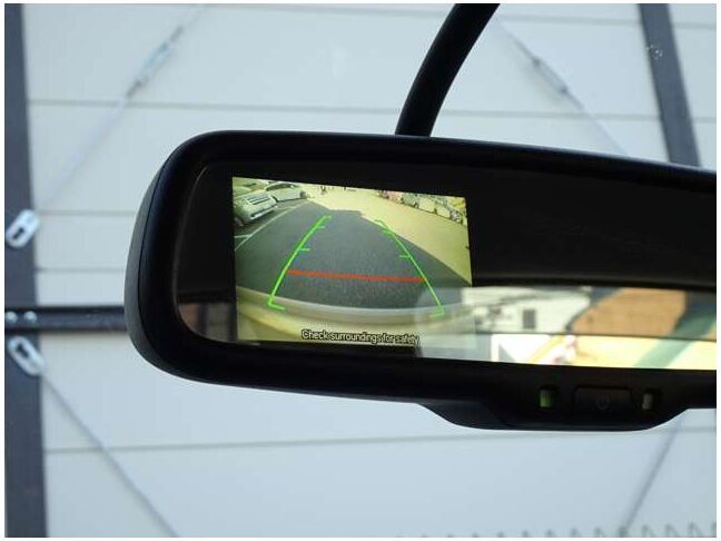 【バックカメラ】カラーで後方の映像を映してくれます☆障害物や車庫入れの際の確認もとれて安心ですね