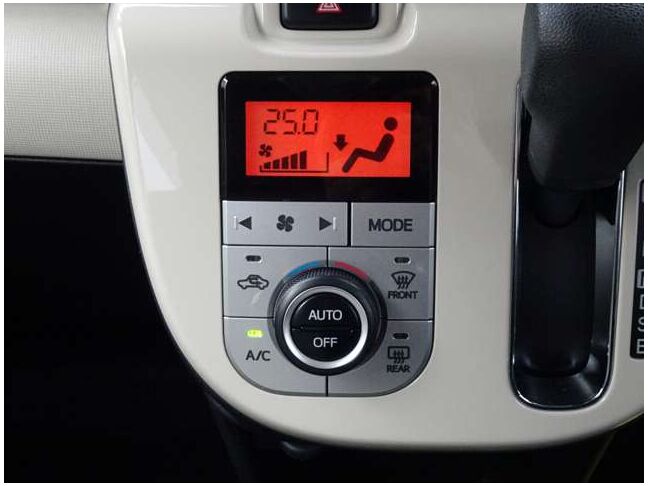 オートエアコンでオールシーズン快適です♪