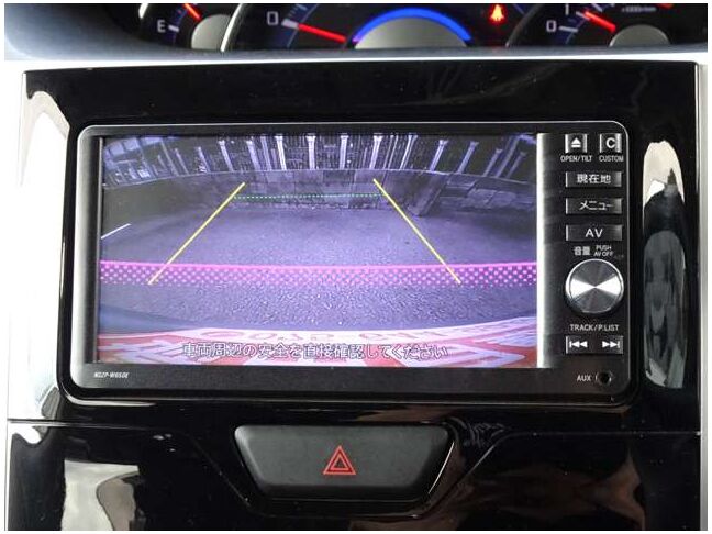 【バックカメラ】カラーで後方の映像を映してくれます☆障害物や車庫入れの際の確認もとれて安心ですね