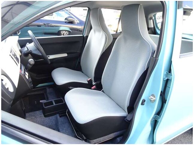 【運転席＆助手席】汚れが目立ちにくく、優雅にドライブをお楽しみいただけます♪座り心地もバッチリです☆是非一度ご体感下さいませ！！