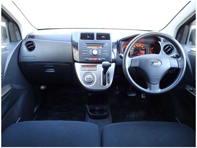 【インパネ周り】視界がよく運転しやすい設計となっております。インパネ周りもすっきりと洗練されたデザインで高級感が溢れています☆日々のドライブを飽きさせません