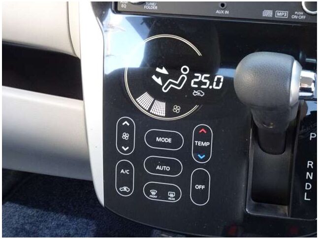 【シフトレバー】シフトもとても操作しやすいデザインになっております！運転する人の事を第一に考えた操作性の高い仕様です☆