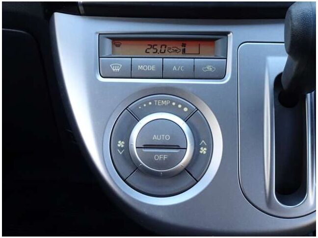 オートエアコンでオールシーズン快適です