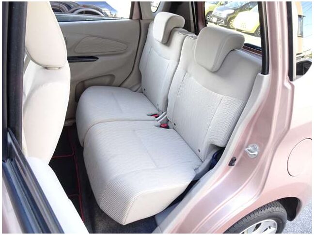 【セカンドシート】使用感も少なくキレイな状態です！大人でも快適に乗って頂けます♪大勢でのドライブも窮屈なくお楽しみ下さい☆